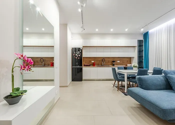 Golden Glow Coast Dhërmi