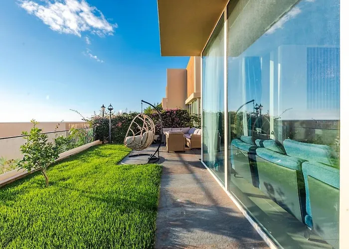 Golden Glow Coast Villa *