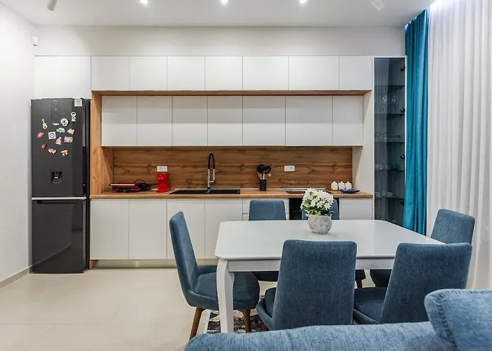 Golden Glow Coast Villa *